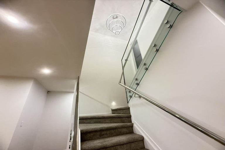 Photo of property in 142a Luckens Road, West Harbour, Auckland, 0618