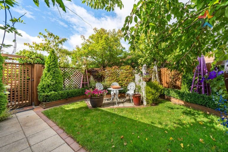 Photo of property in 44 Woodland Mews, Wainuiomata, Lower Hutt, 5014