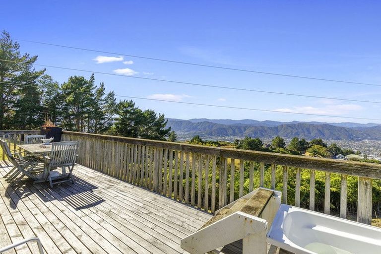 Photo of property in 95 Sweetacres Drive, Belmont, Lower Hutt, 5010