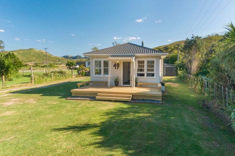 Photo of property in 49 Tauwhareparae Road, Tolaga Bay, 4077