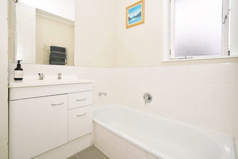 Photo of property in 18 Macmurdo Avenue, Glenview, Hamilton, 3206