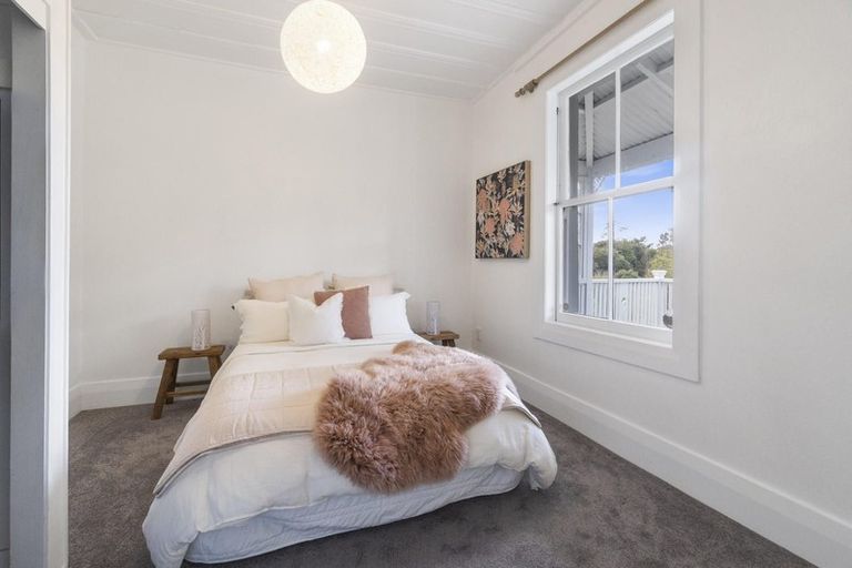 Photo of property in 13 South Lynn Road, Titirangi, Auckland, 0604