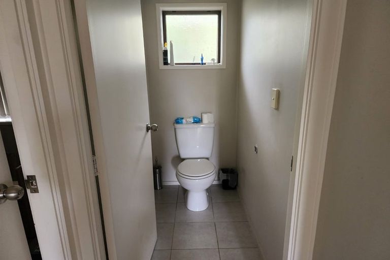 Photo of property in 1/133 Glenmore Road, Sunnyhills, Auckland, 2010