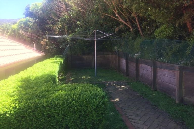 Photo of property in 6 Kapil Grove, Khandallah, Wellington, 6035