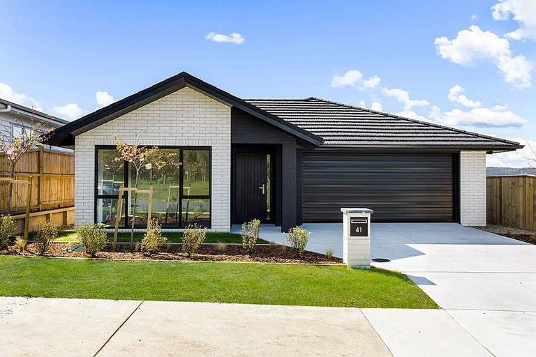 Photo of property in 41 Nobilo Road, Kumeu, 0810