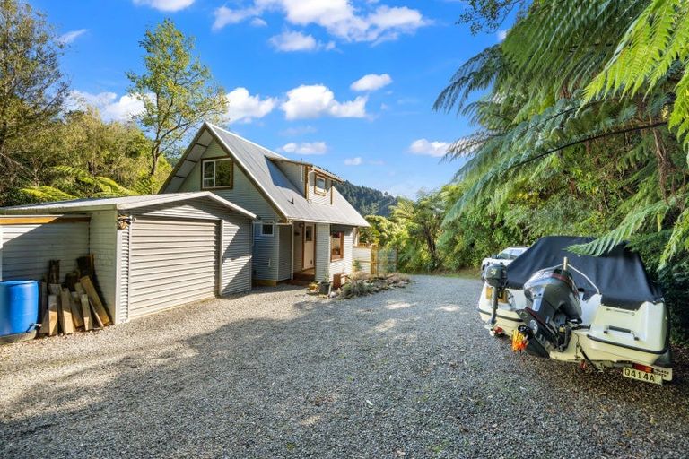 Photo of property in 34 Mccormicks Road, Whatamango Bay, Picton, 7281