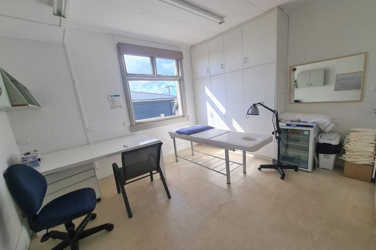 Photo of property in 2/225 Onewa Road, Birkenhead, Auckland, 0626