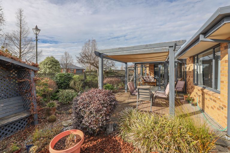 Photo of property in 16 Riegler Place, Belfast, Christchurch, 8051