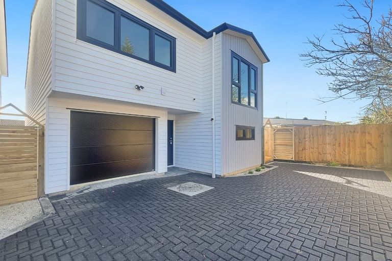 Photo of property in 3c Farwood Drive, Henderson, Auckland, 0612