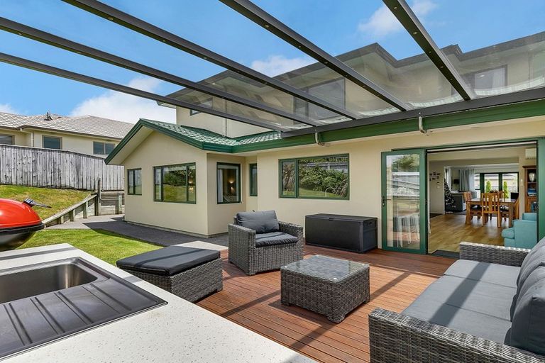 Photo of property in 71 Te Puia Drive, Aotea, Porirua, 5024