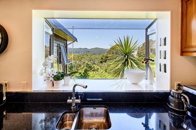 Photo of property in 60 Pomare Road, Tirohanga, Lower Hutt, 5010