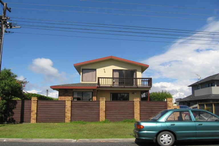 Photo of property in 1/25 Ridge Road, Waiake, Auckland, 0630