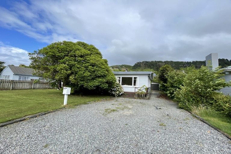 Photo of property in 15 Rossiter Street, Tawa, Wellington, 5028
