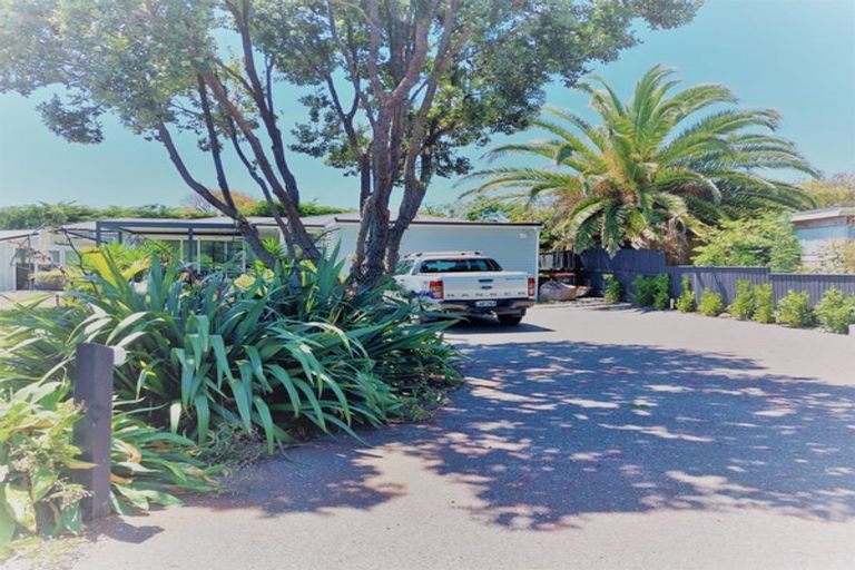 Photo of property in 27 Hona Street, Waikanae Beach, Waikanae, 5036