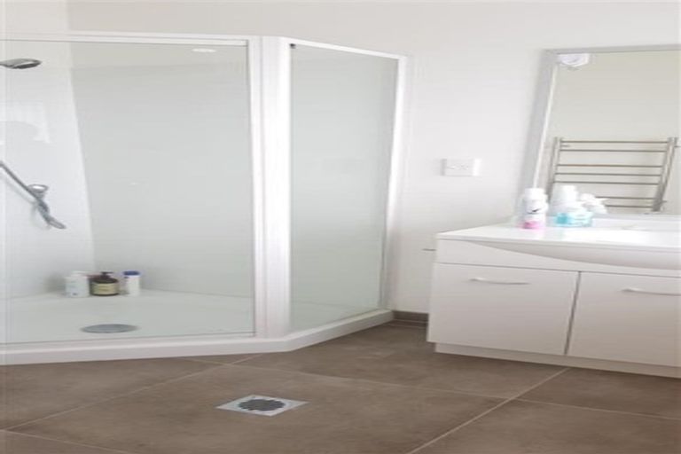 Photo of property in 1/26 Hollowout Street, Takanini, 2112