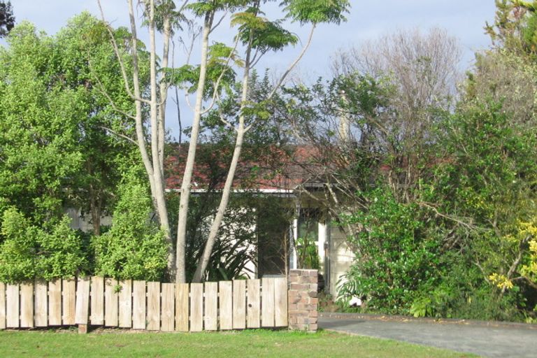 Photo of property in 44 Sunline Avenue, Massey, Auckland, 0614