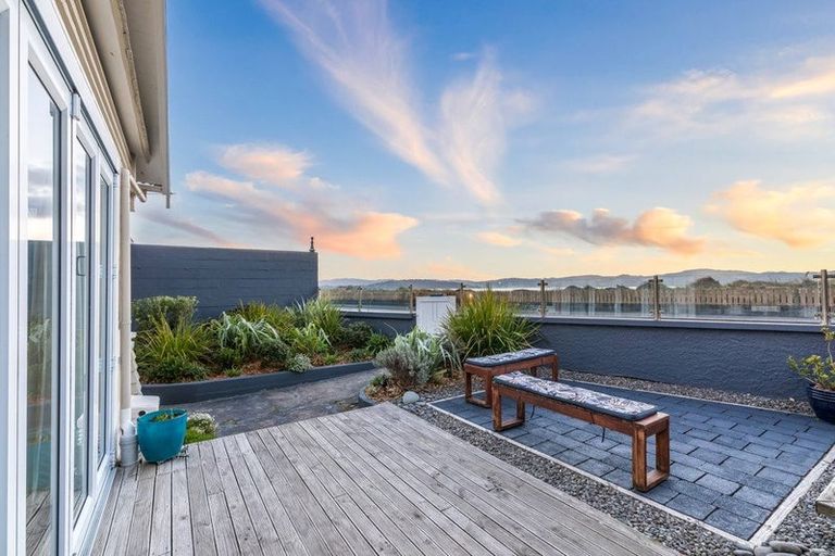 Photo of property in 7 Marine Parade, Eastbourne, Lower Hutt, 5013