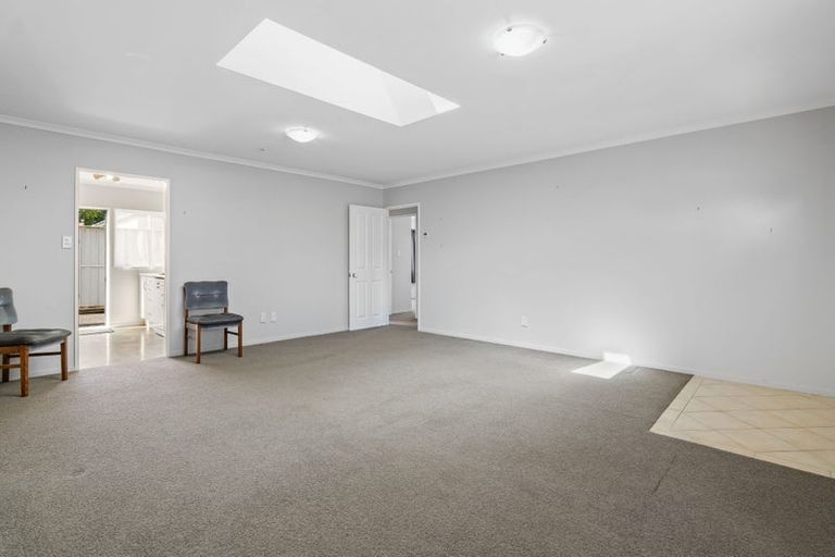 Photo of property in 1 Dunbarton Drive, Ranui, Auckland, 0612