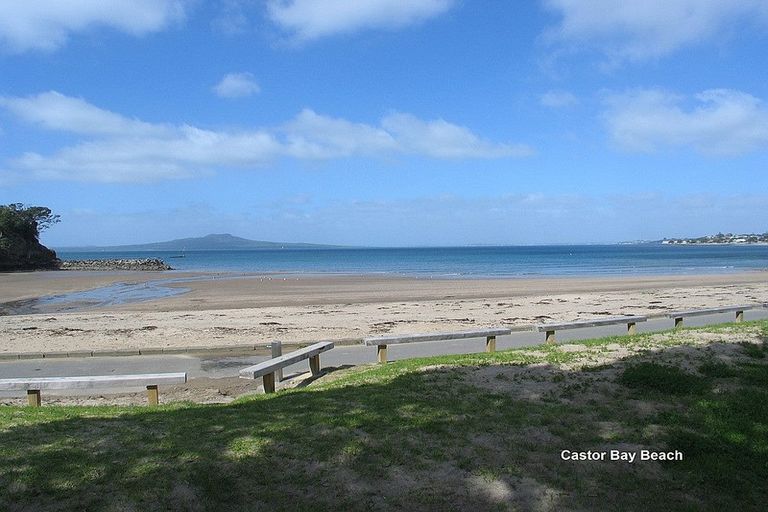 Photo of property in 28 Parr Terrace, Castor Bay, Auckland, 0620