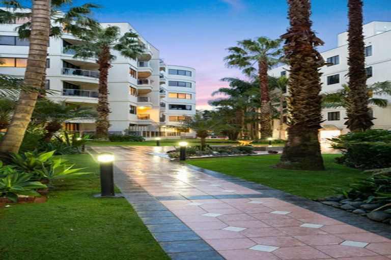 Photo of property in 4h/175 Hurstmere Road, Takapuna, Auckland, 0622