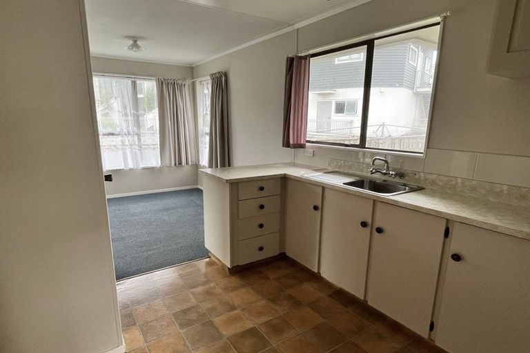 Photo of property in 201a Newlands Road, Newlands, Wellington, 6037