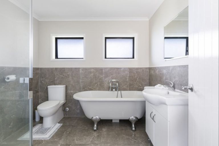 Photo of property in 15a West Hoe Road, Orewa, 0931