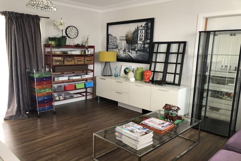 Photo of property in 11 Castaing Crescent, Te Atatu South, Auckland, 0610