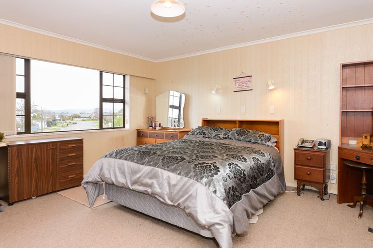 Photo of property in 14 Peter Hall Drive, Kelvin Grove, Palmerston North, 4414