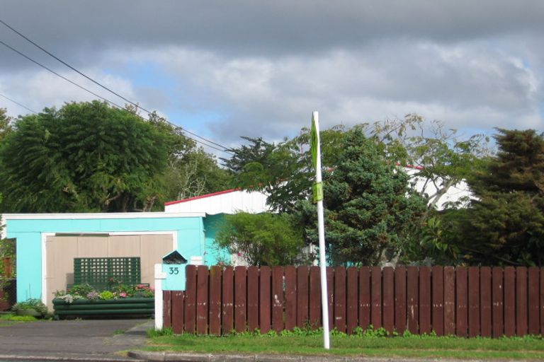 Photo of property in 35 View Road, Henderson, Auckland, 0612