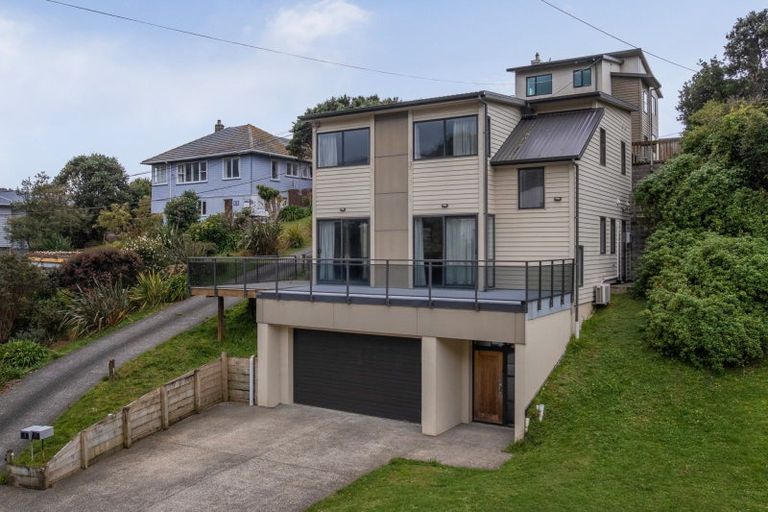 Photo of property in 23 View Road, Titahi Bay, Porirua, 5022