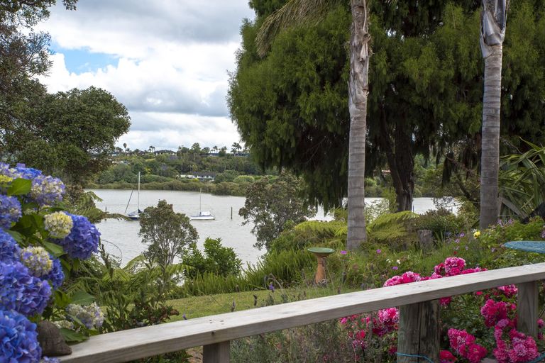 Photo of property in 137a Skudders Beach Road, Kerikeri, 0294