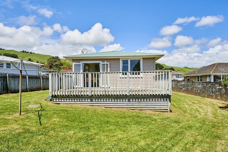 Photo of property in 130 Arahura Crescent, Waitangirua, Porirua, 5024