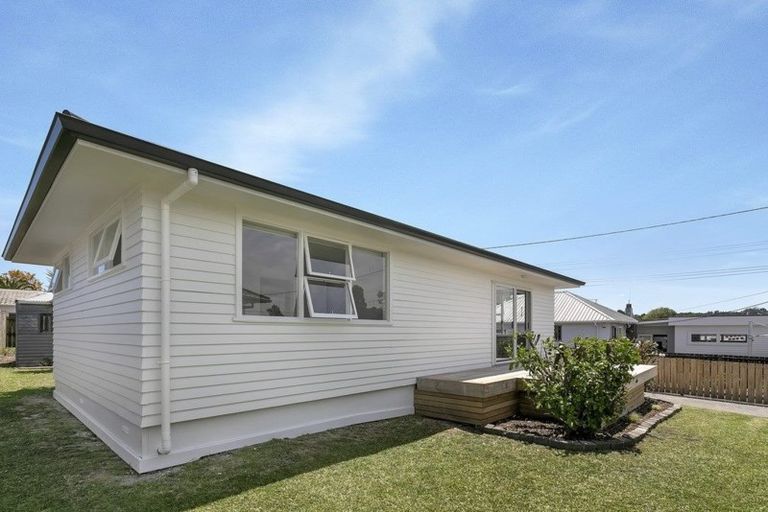 Photo of property in 2/260 Birkdale Road, Birkdale, Auckland, 0626
