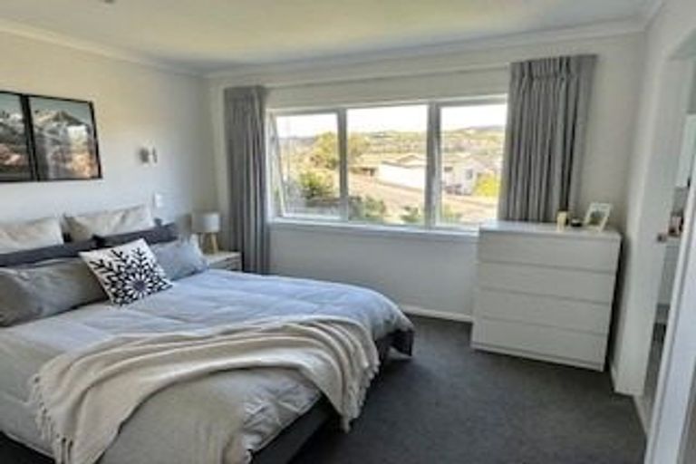 Photo of property in 8 Tainui Terrace, Tawa, Wellington, 5028