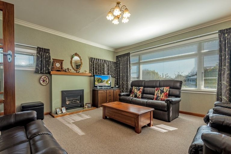 Photo of property in 12 Saint Albans Avenue, Hokowhitu, Palmerston North, 4410