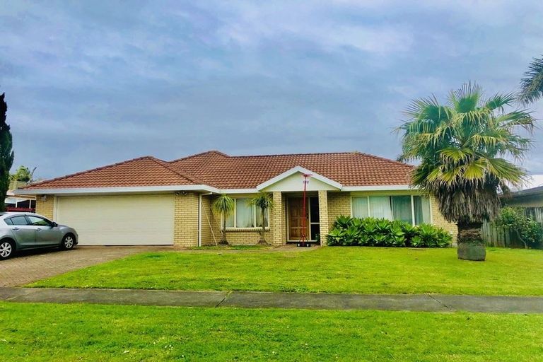 Photo of property in 3 Maghera Drive, East Tamaki Heights, Auckland, 2016