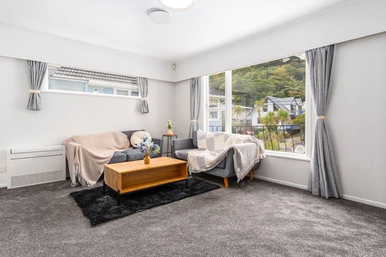 Photo of property in 127 Parkvale Road, Karori, Wellington, 6012