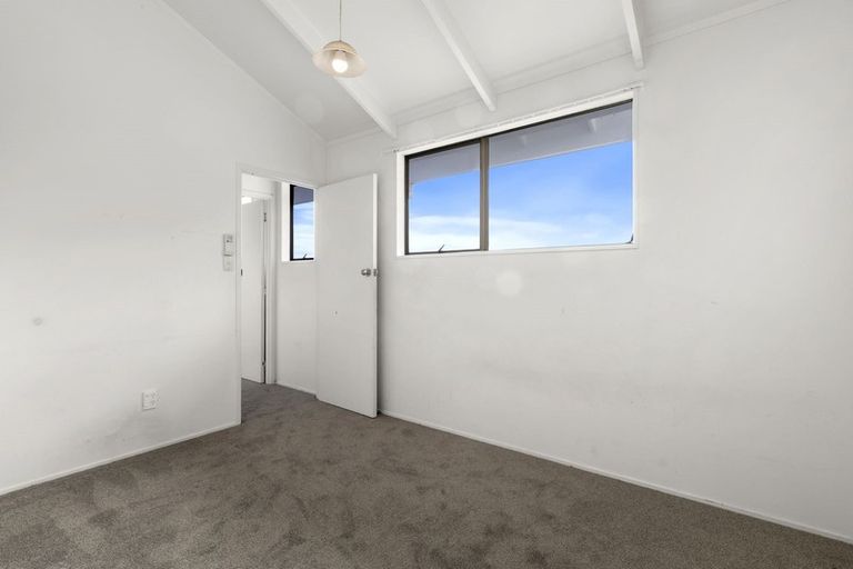 Photo of property in 81 College Road, Northcote, Auckland, 0627