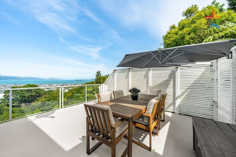 Photo of property in 18 Jacaranda Grove, Maungaraki, Lower Hutt, 5010