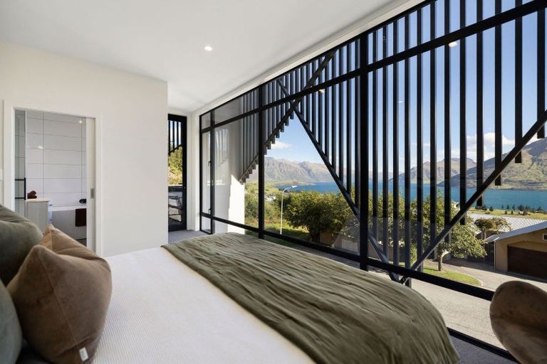Photo of property in 14 Vancouver Drive, Queenstown, 9300