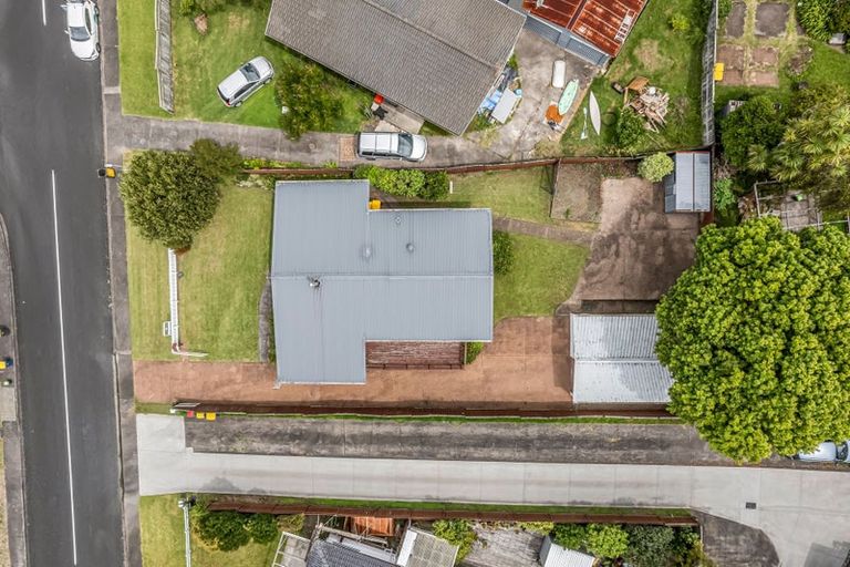 Photo of property in 28 Eyre Street, Henderson, Auckland, 0612