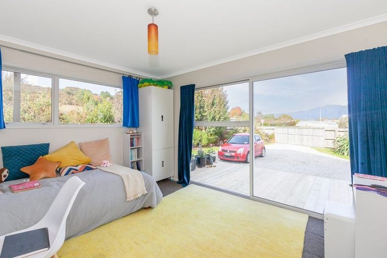 Photo of property in 2 Toiora Place, Takaka, 7110