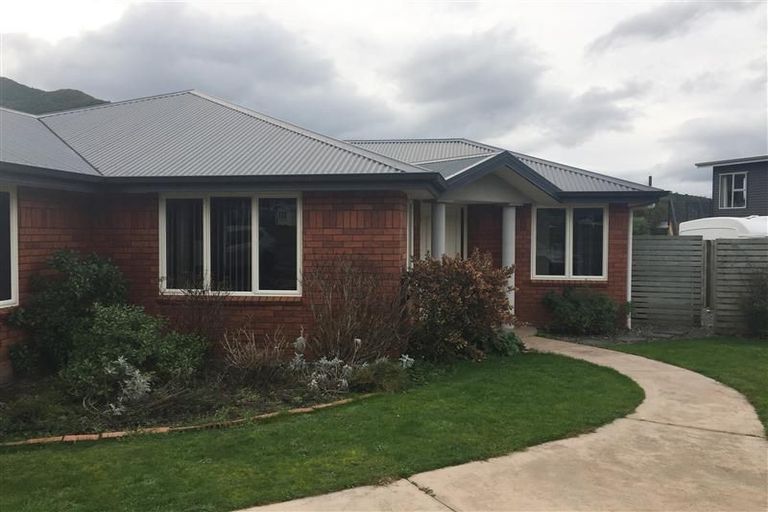 Photo of property in 253a Waikawa Road, Waikawa, Picton, 7220