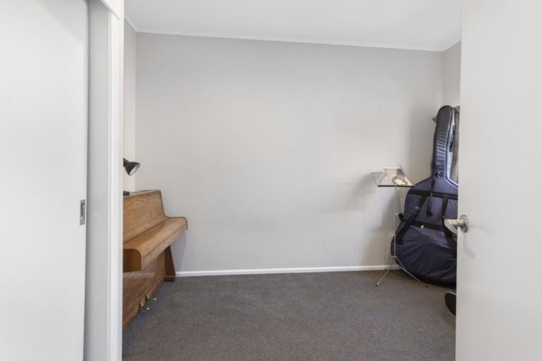 Photo of property in 33 Tawhai Street, Stokes Valley, Lower Hutt, 5019