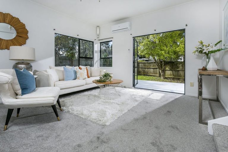 Photo of property in 11 Cabello Place, Unsworth Heights, Auckland, 0632