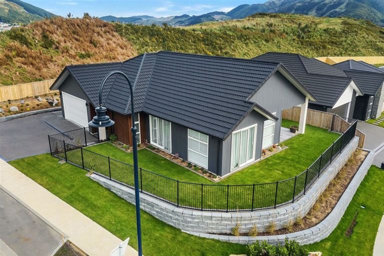 Photo of property in 85 Queen Charlotte Drive, Aotea, Porirua, 5024