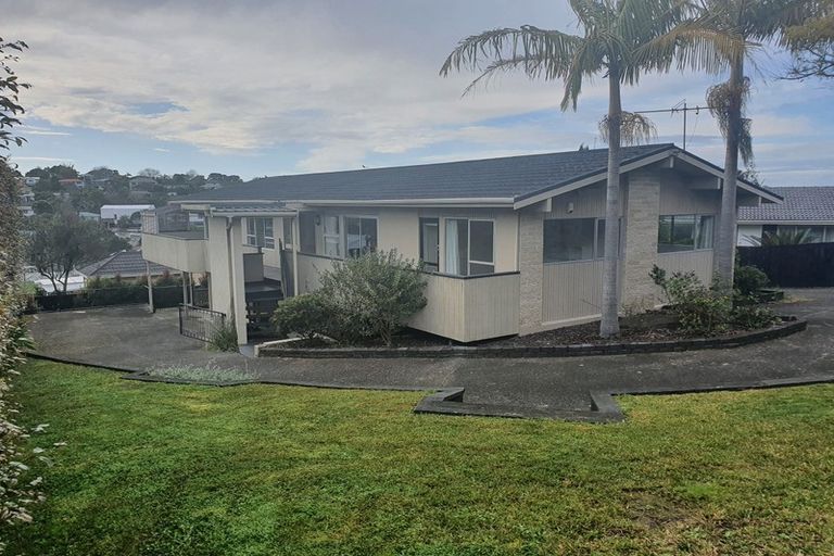 Photo of property in 2/42 Knightsbridge Drive, Forrest Hill, Auckland, 0620