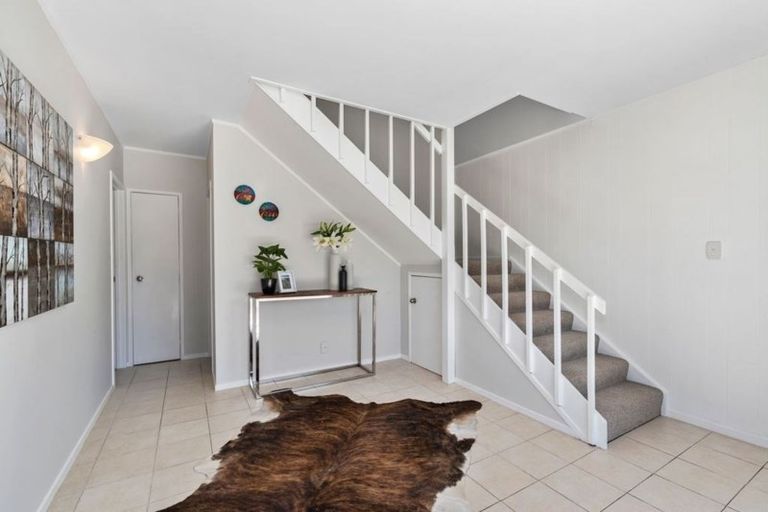 Photo of property in 1/3 Bronwyn Place, Torbay, Auckland, 0630