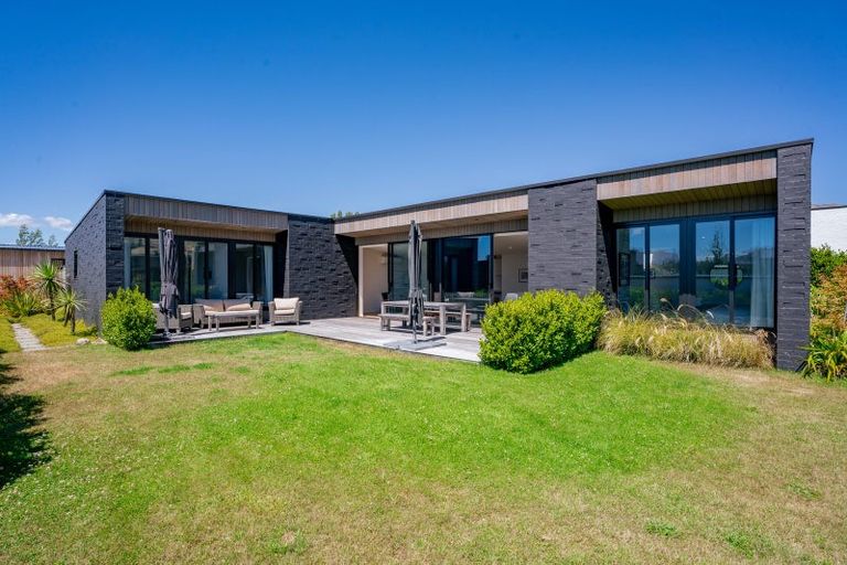 Photo of property in 28 Stackbrae Avenue, Wanaka, 9305