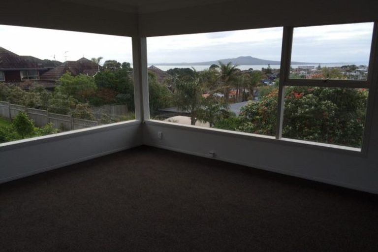 Photo of property in 9 Seaview Road, Castor Bay, Auckland, 0620